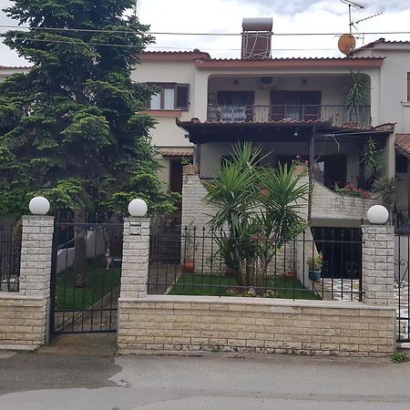 Fyllou Apartment アスプロヴァルタ エクステリア 写真