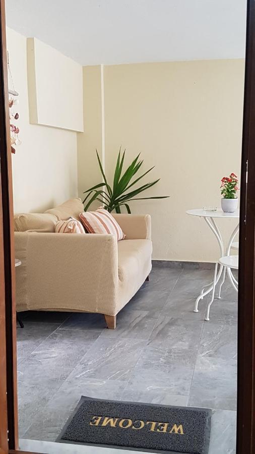 Fyllou Apartment アスプロヴァルタ エクステリア 写真