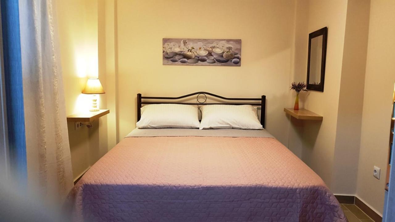 Fyllou Apartment アスプロヴァルタ エクステリア 写真