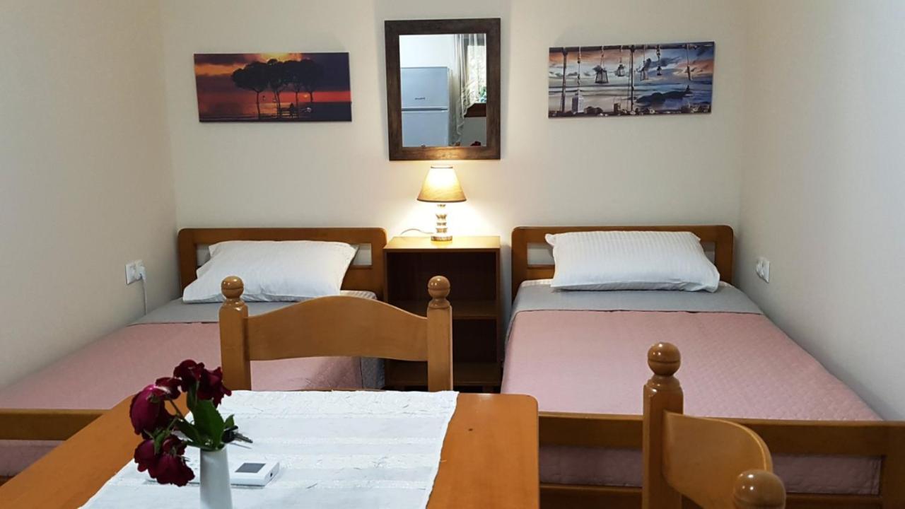 Fyllou Apartment アスプロヴァルタ エクステリア 写真