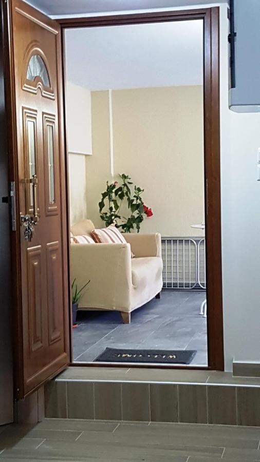 Fyllou Apartment アスプロヴァルタ エクステリア 写真